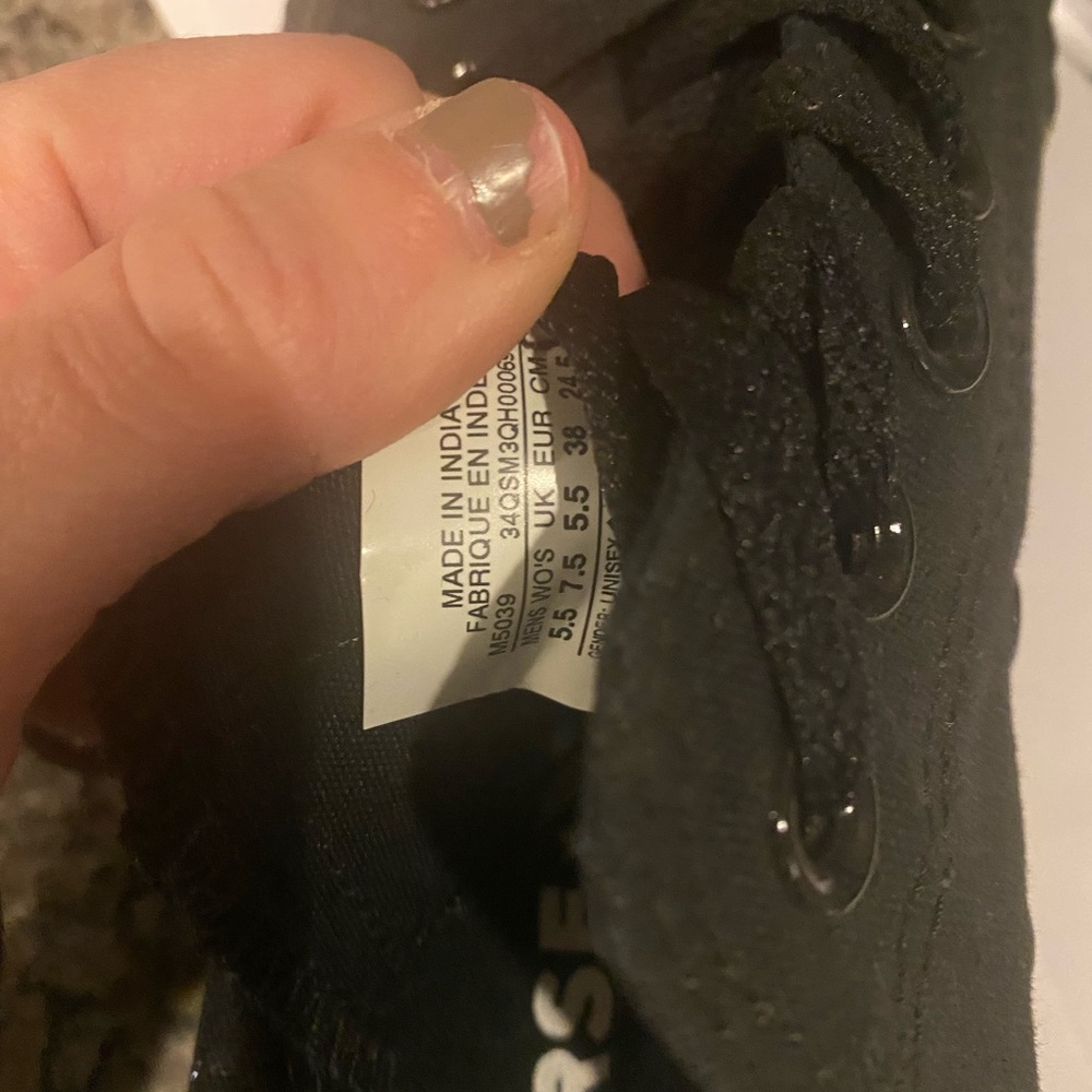 Womens converse sneakers size 7.5